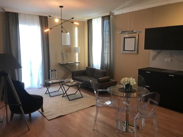 Lazare Maison De Maitre , Appartements De Standing Avec Parking Privatif A Seulement 7 Minutes A Pied Du Centre Historique De Béziers Exterior foto